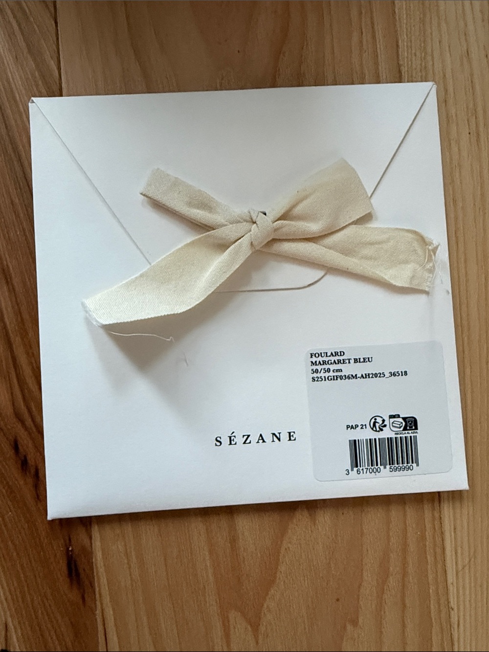 Sezane Gaston Scarf - Floral - Picture 4 of 4